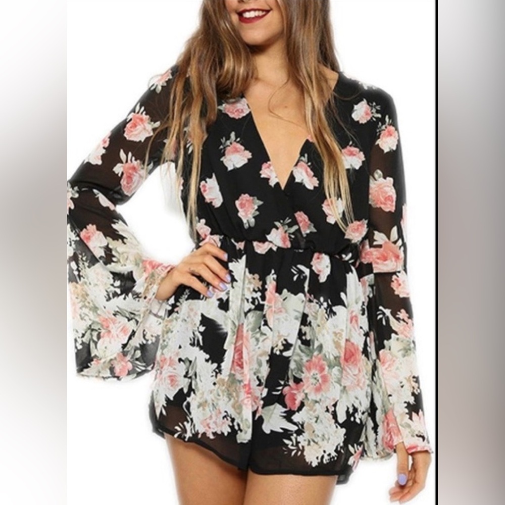 NWT Persun Bell Sleeve Floral Romantic Romper- Small